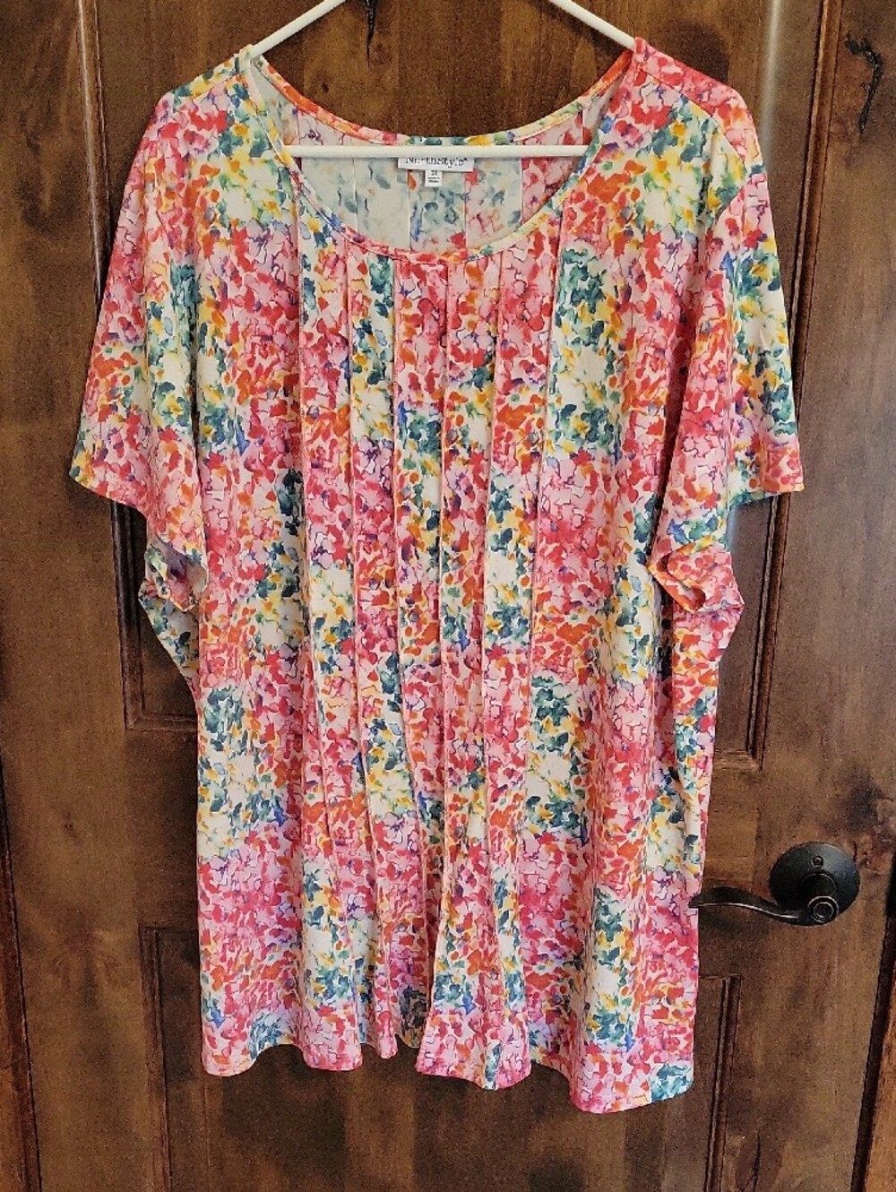 Northstyle Women's 3XL Colorful Pink Swingy Top. Flattering exposed seam panels.
